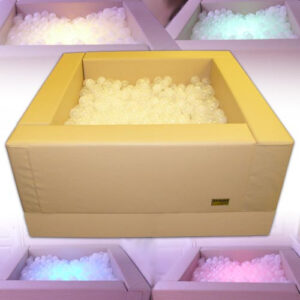 Интерактивный сухой бассейн с пультом управления.Длина: 1500 мм.Ширина: 1500мм.Высотаа:500мм.